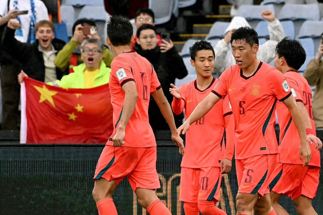 這真的是印象中的國足？2-0爆冷勝世界杯新軍，打破塵封16年紀錄