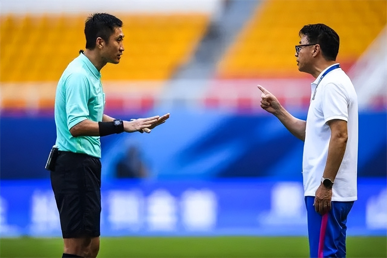 世界杯歷史十大黑哨_馬寧裁判職業(yè)生涯回顧_中國裁判馬寧卡塔爾世界杯