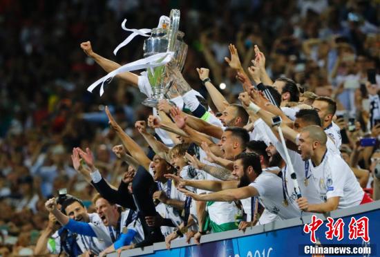 皇馬點(diǎn)球勝馬競(jìng)奪第11座歐冠 C羅大秀肌肉