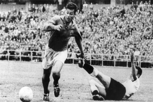 單屆世界杯進(jìn)球最多的球員是哪一位?朱斯特·方丹(法國球員)